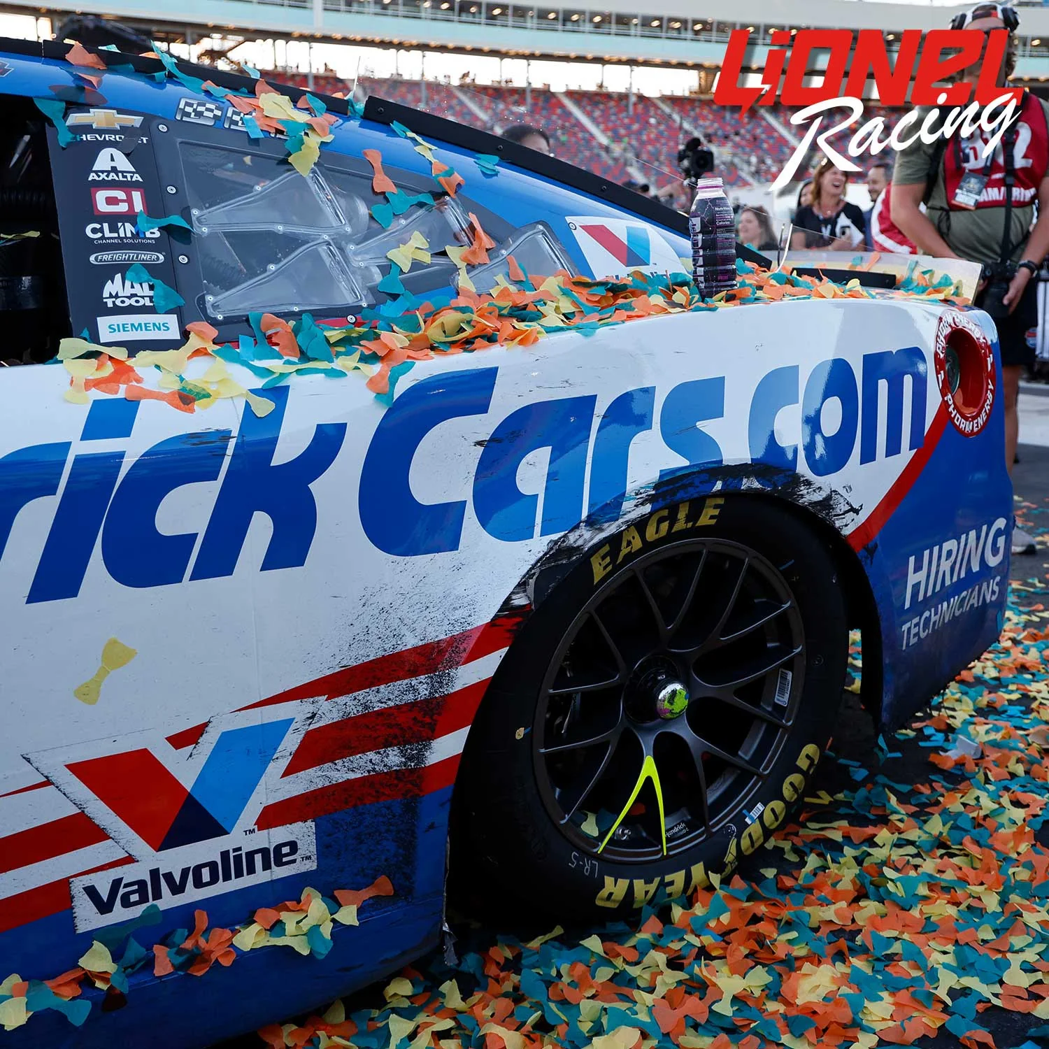 Kyle Larson Phoenix Championship Raced Version 1:24 Color Chrome 2025 Diecast Car Preorder - Currently Projected September - Image 6
