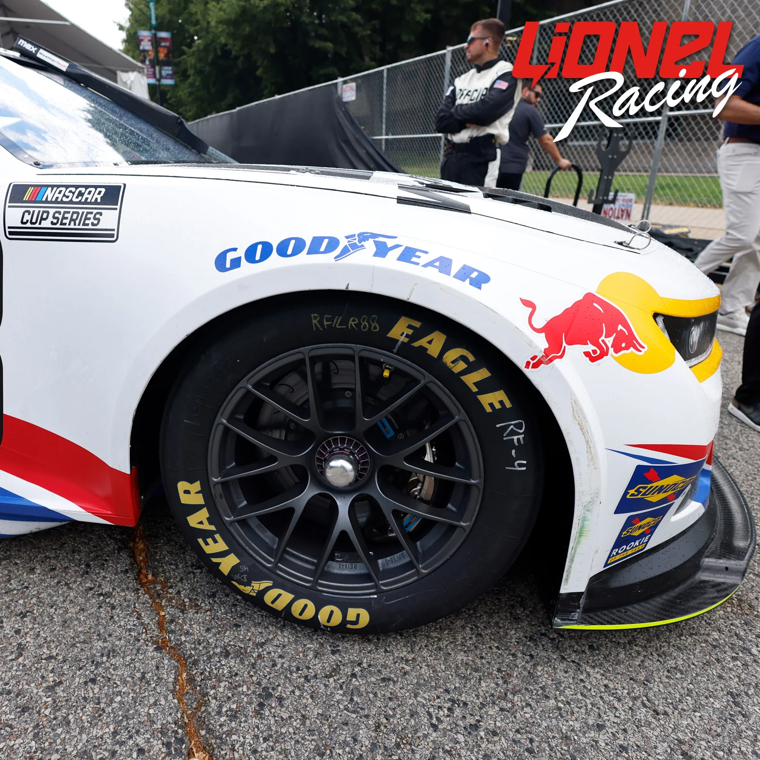 Shane van Gisbergen Autographed Chicago Street Course Race Win 1:24 Standard 2025 Diecast Car - Image 4